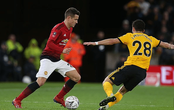 试图限制他 试图限制他